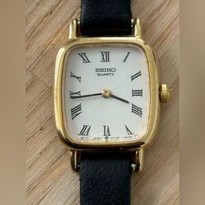 Seiko Vintage Ladies Watch White Rectangular Dial Black Markers Lead Strap